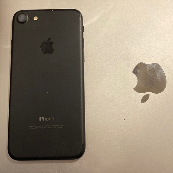 iPhone 7 - Picture 1 of 4